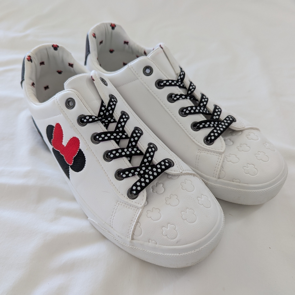White and Black Sneakers with Textured Upper and Polka Dot Laces